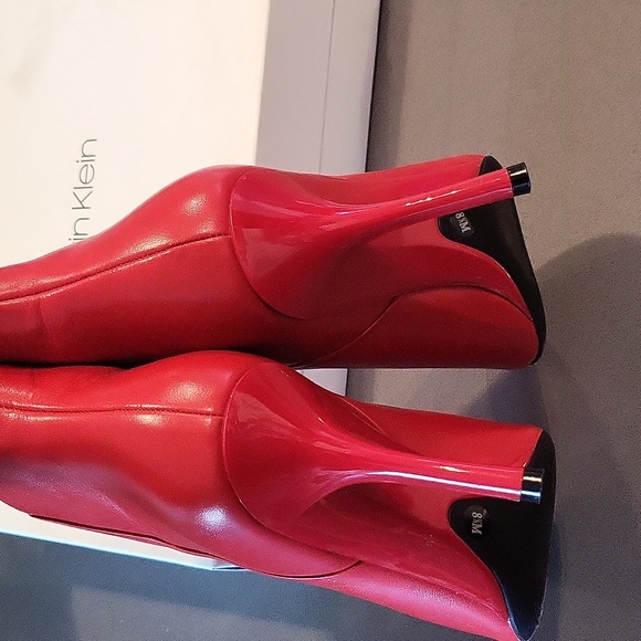 ❣️Calvin Klein sleek proces red bootie!Showstopper and classy! - Picture 4 of 15